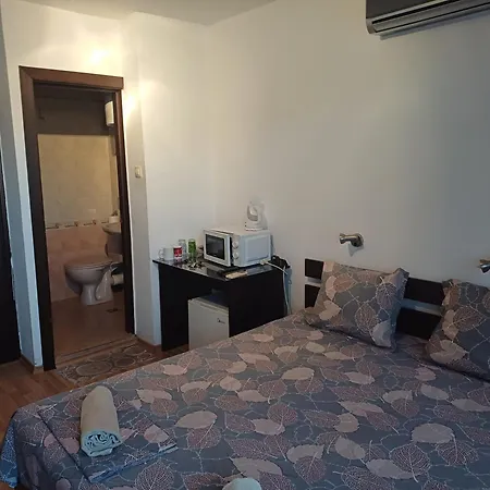 и анхиало Pensiune *