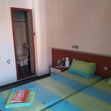 и анхиало Pensiune *