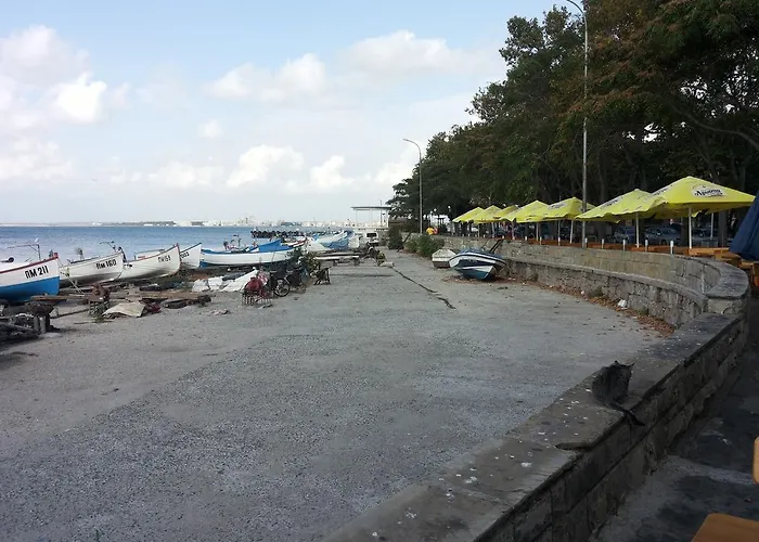 Vendégház и анхиало